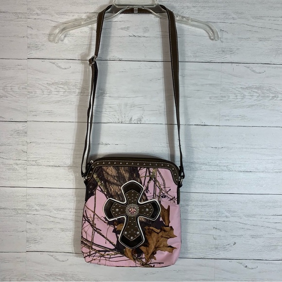 BLAZIN ROXX Western Camouflage Crossbody With Bling Cross & Studs - Picture 1 of 6